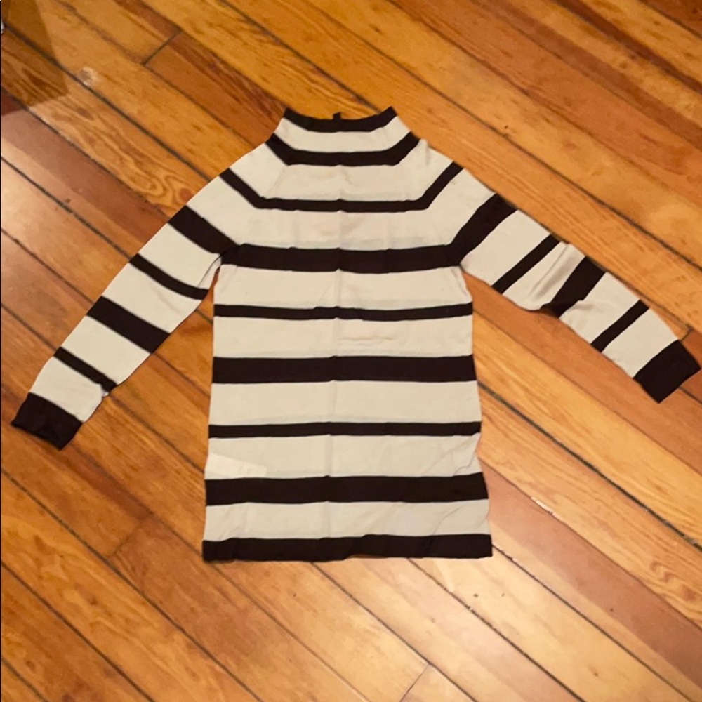BCBGMAXAZRIA light weight sweater